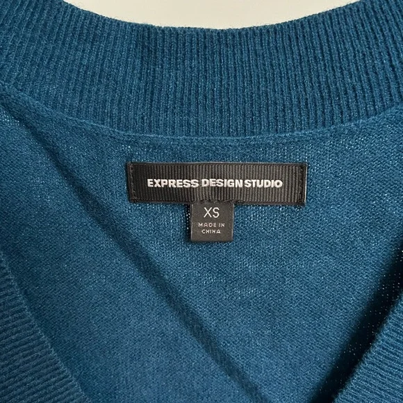 Express Design Studio sweater vest - Picture 2 of 3